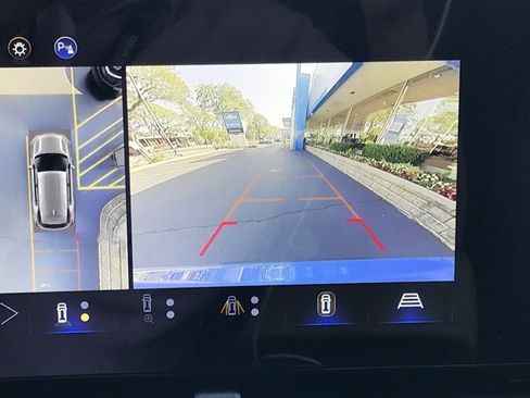 New 2025 Chevrolet Equinox ACTIV w/ Safety and Technology Package AWD/4WD image 12