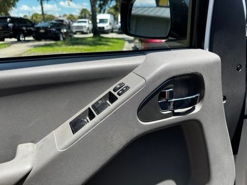 Used 2020 Nissan Frontier SV w/ Midnight Edition Floor Mats RWD image 25