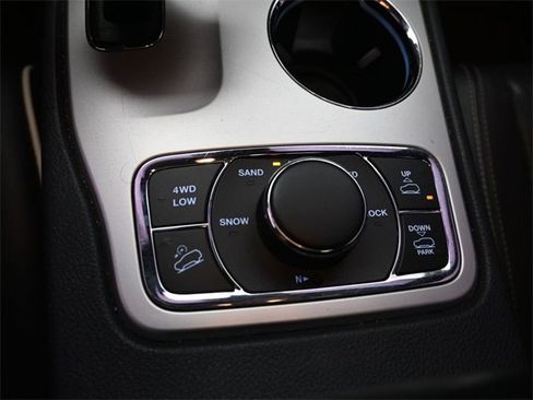 Used 2014 Jeep Grand Cherokee Overland w/ Advanced Technology Group image 33