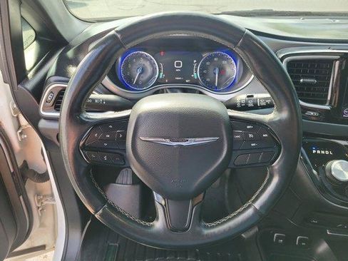 Used 2018 Chrysler Pacifica Touring-L Plus w/ S Appearance Package image 24