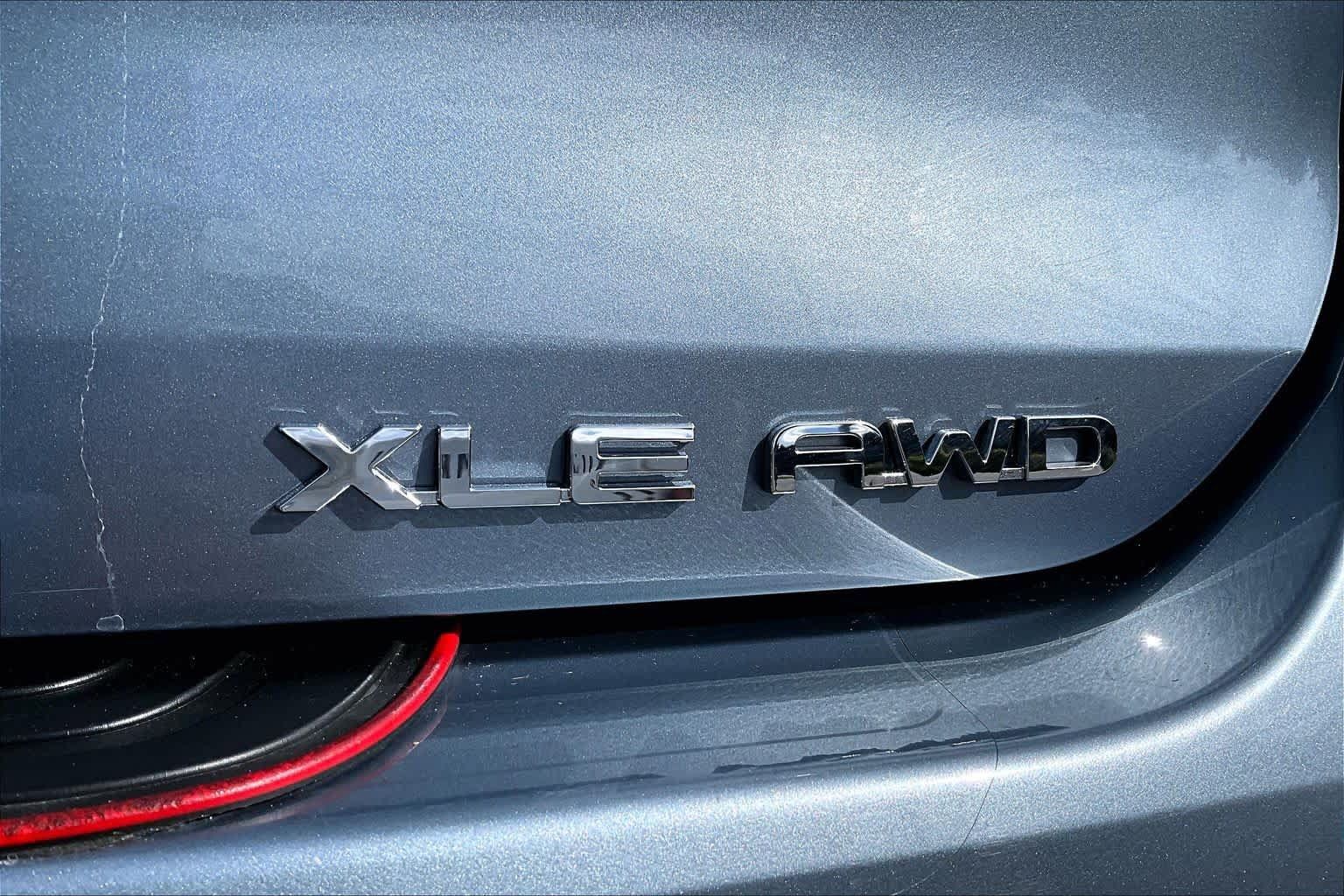 Used 2022 Toyota Highlander XLE AWD/4WD image 10