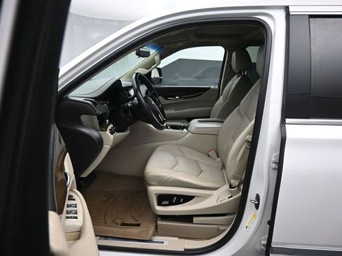 Used 2018 Cadillac Escalade ESV Luxury image 12