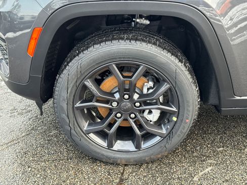 New 2025 Jeep Grand Cherokee Limited w/ Trailer Tow Package AWD/4WD image 10