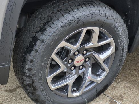 New 2026 GMC Sierra 1500 SLT image 5