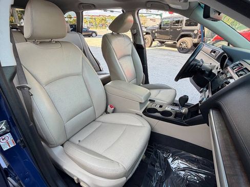 Used 2017 Subaru Outback 2.5i Limited AWD/4WD image 10