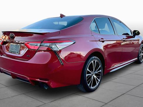 Used 2019 Toyota Camry SE image 12