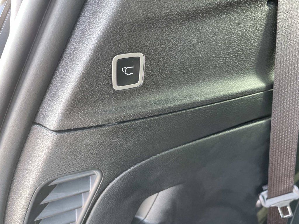 Used 2025 Chrysler Pacifica Limited FWD image 20