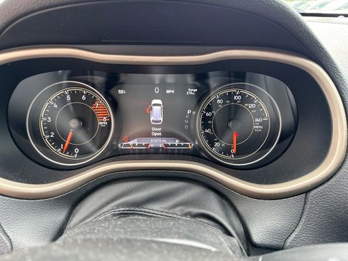 Used 2017 Jeep Cherokee Limited AWD/4WD image 4