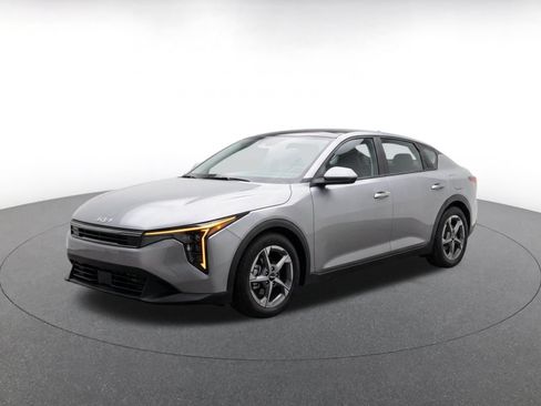 Used 2025 Kia K4 FWD image 3