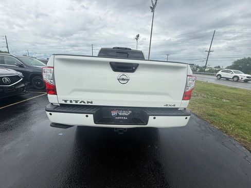 Used 2018 Nissan Titan SV w/ SV Convenience Package AWD/4WD image 4
