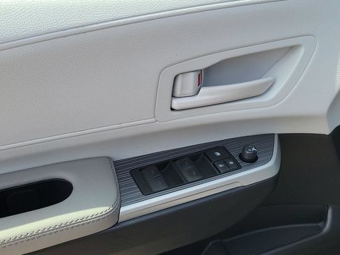 New 2026 Toyota Sienna LE FWD image 20