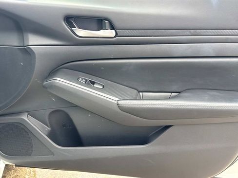 Used 2025 Nissan Altima 2.5 SV image 21