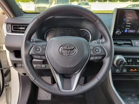 Used 2023 Toyota RAV4 SE image 33
