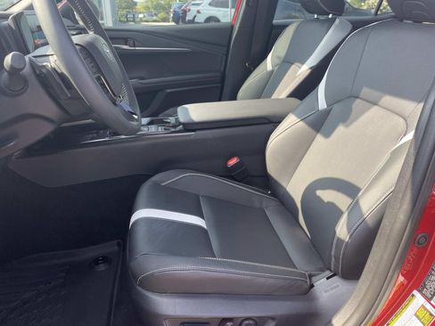 Used 2025 Toyota Camry SE FWD image 16