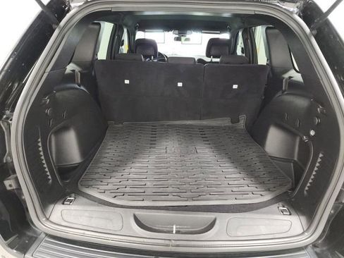 Used 2021 Jeep Grand Cherokee Laredo AWD/4WD image 34