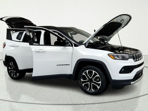 Used 2023 Jeep Compass Limited w/ Sun and Sound Group AWD/4WD image 14