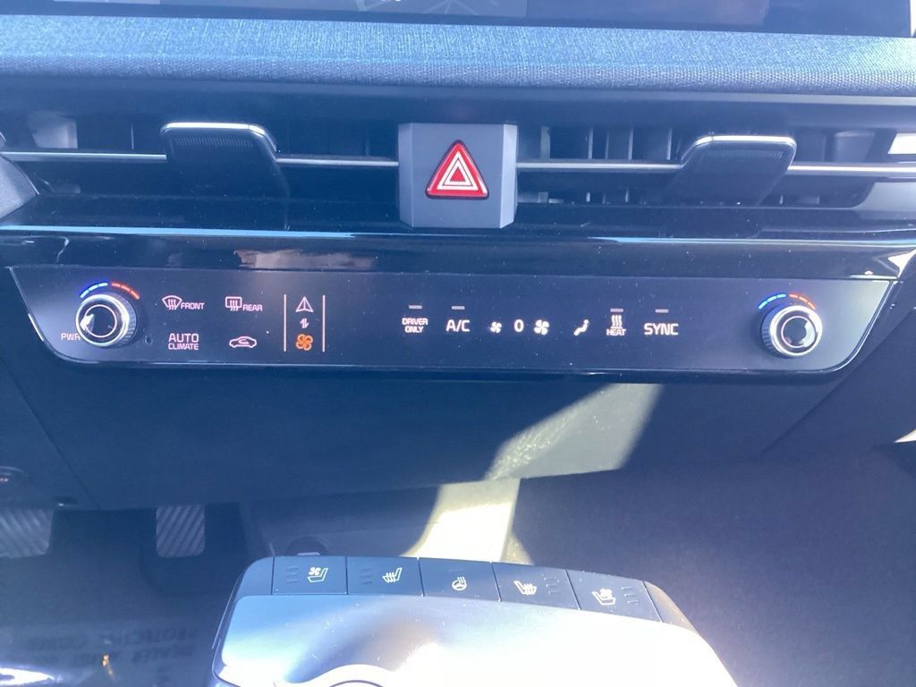 Used 2024 Kia EV6 Wind w/ Wind Technology Package AWD/4WD image 26