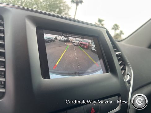 Used 2020 Jeep Cherokee Latitude Plus image 16