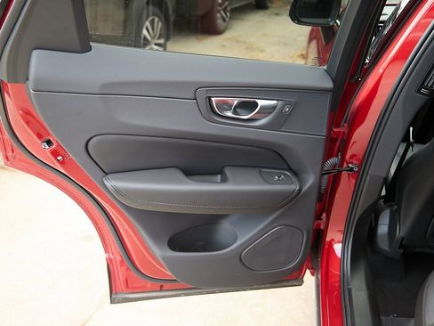 New 2025 Volvo XC60 B5 Core w/ Protection Package Premier image 17