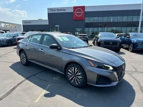 Used 2024 Nissan Altima 2.5 SV AWD/4WD image 1