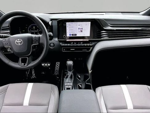 Used 2026 Toyota Camry SE FWD image 8