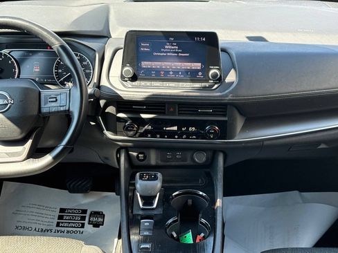 Used 2025 Nissan Rogue SV FWD image 19