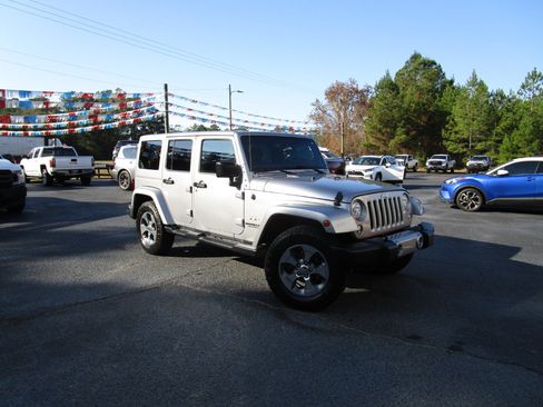 Used 2017 Jeep Wrangler Unlimited Sahara w/ Dual Top Group image 32
