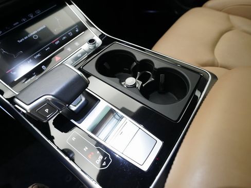 Used 2023 Audi Q8 Prestige image 17