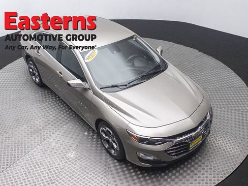 Used 2024 Chevrolet Malibu LT FWD image 3