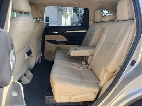 Used 2015 Toyota Highlander XLE FWD image 17