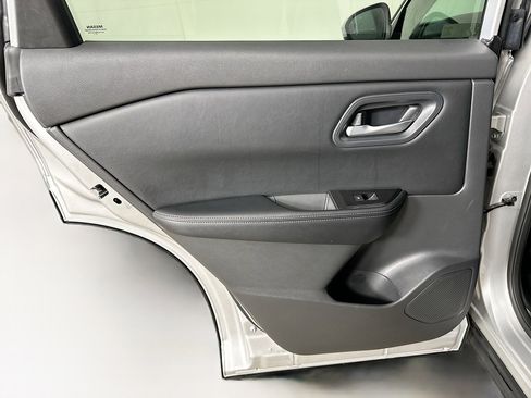 Used 2025 Nissan Rogue SV image 25