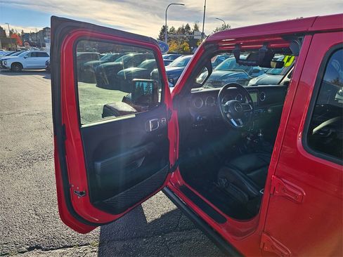 Used 2022 Jeep Wrangler Unlimited Rubicon 4xe w/ Dual Top Group image 18