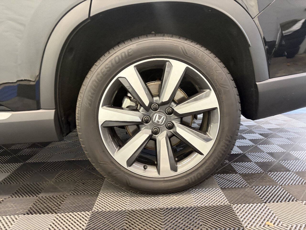 Used 2025 Honda Pilot Elite image 32