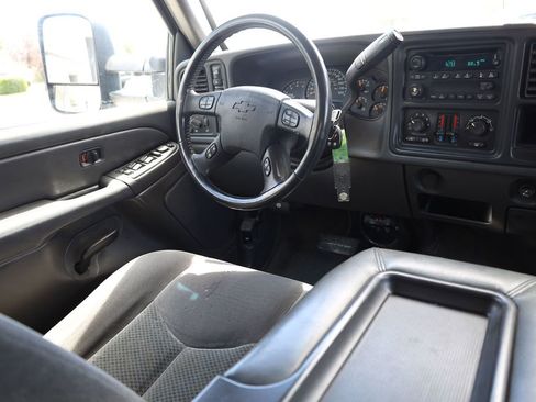 Used 2007 Chevrolet Silverado 2500 LT w/ Heavy-Duty Power Package AWD/4WD image 19
