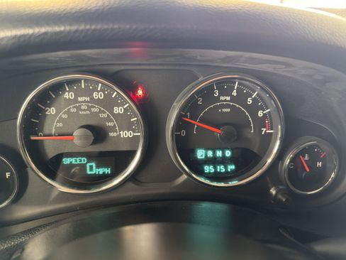 Used 2015 Jeep Wrangler Unlimited Sahara image 3