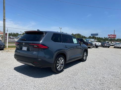 Used 2024 Toyota Grand Highlander FWD image 4