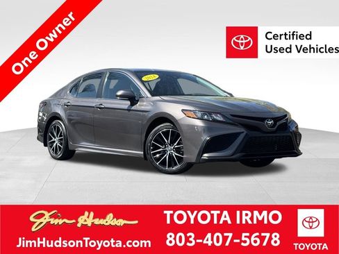 Used 2024 Toyota Camry SE image 1