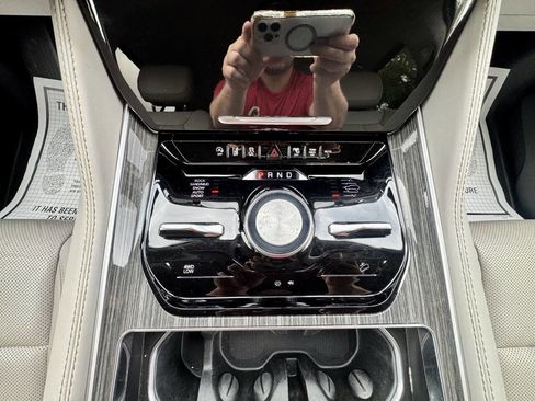 Used 2022 Jeep Wagoneer Series III image 24