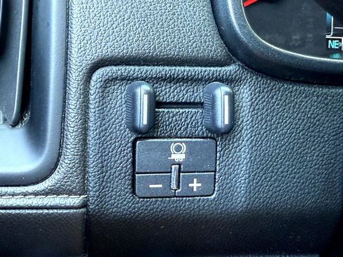 Used 2018 GMC Canyon SLE w/ SLE Convenience Package image 15