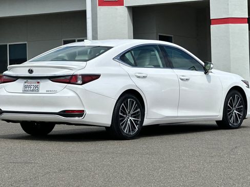 Certified 2025 Lexus ES 300h w/ Premium Package FWD image 2