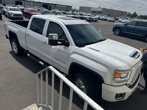 Used 2019 GMC Sierra 2500 Denali w/ Duramax Plus Package AWD/4WD image 4
