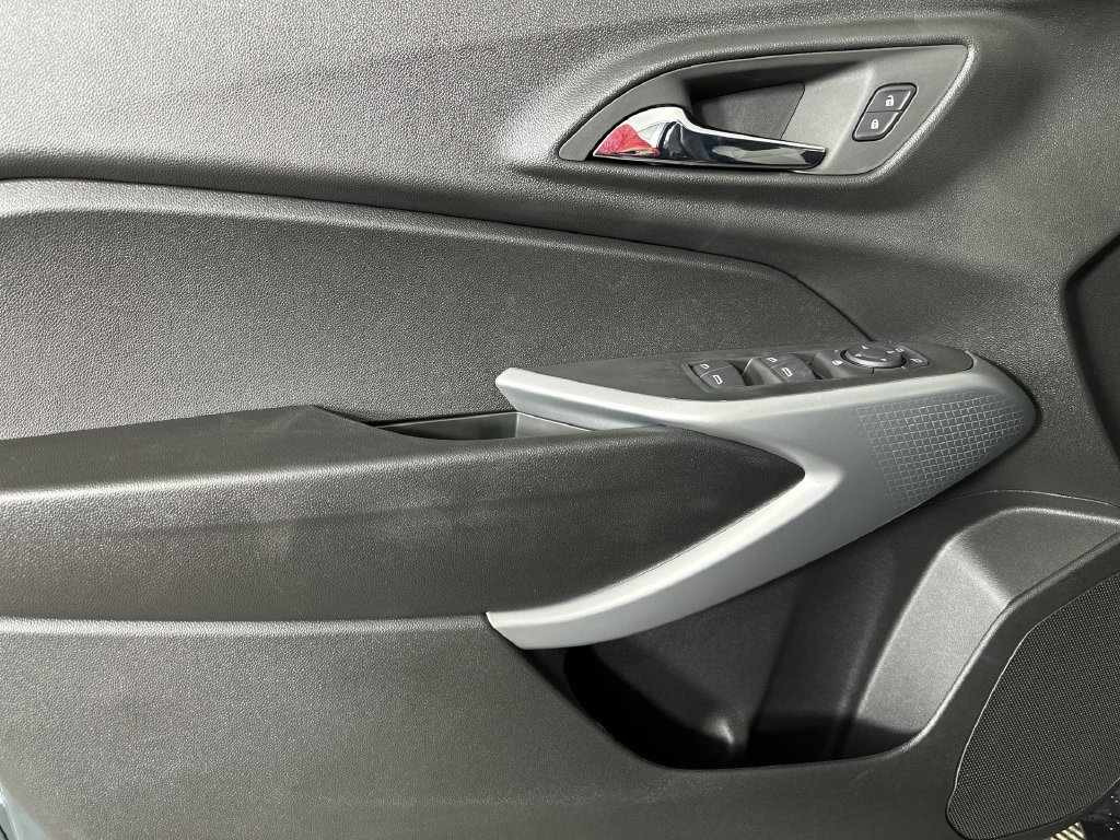New 2026 Chevrolet Trax LS w/ LS Convenience Package FWD image 21