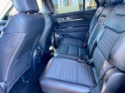 Used 2025 Ford Explorer ST-Line w/ ST-Line Street Pack image 12