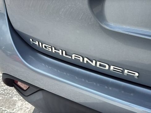 Used 2024 Toyota Highlander XLE FWD image 7