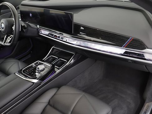 Certified 2025 BMW 740i xDrive 740i xDrive w/ Premium Package image 21