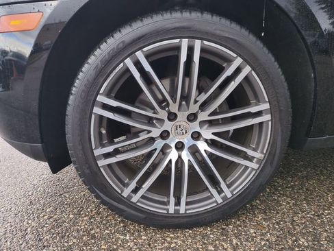 Used 2018 Porsche Macan AWD/4WD image 21