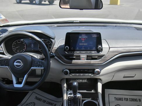 Used 2024 Nissan Altima 2.5 SV FWD image 33