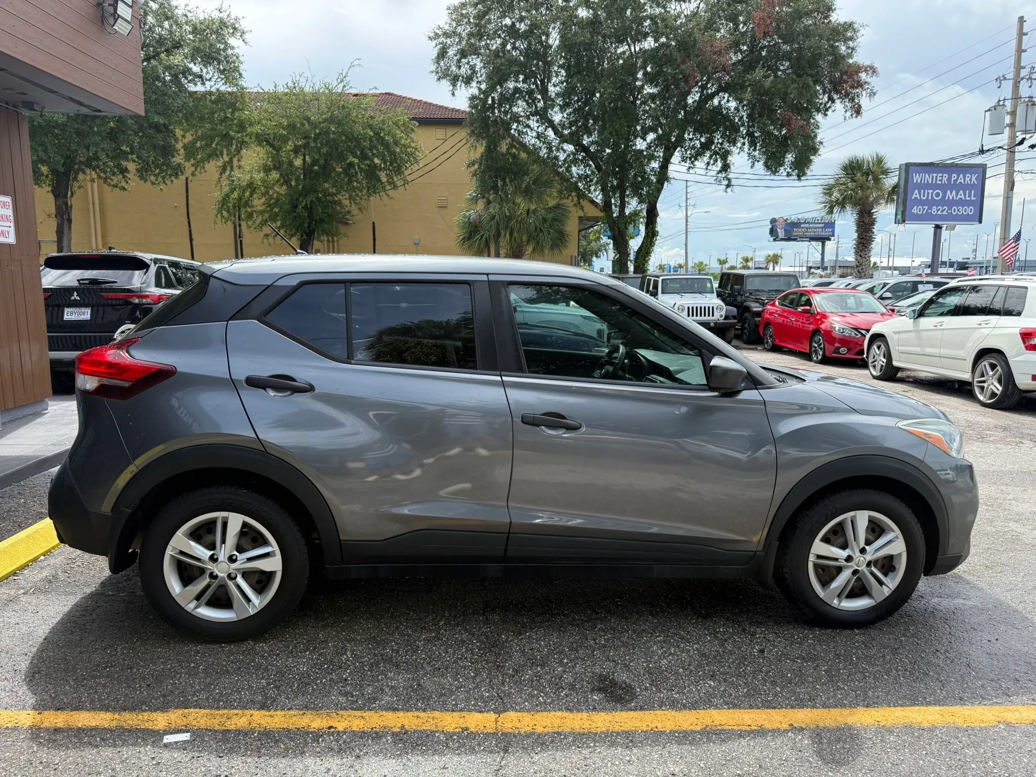 Used 2020 Nissan Kicks S FWD image 4