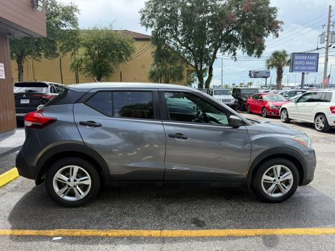 Used 2020 Nissan Kicks S FWD image 4