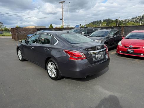 Used 2013 Nissan Altima 2.5 SL FWD image 6